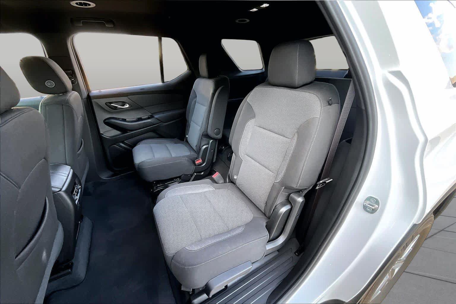 Used 2023 Chevrolet Traverse LT FWD image 18