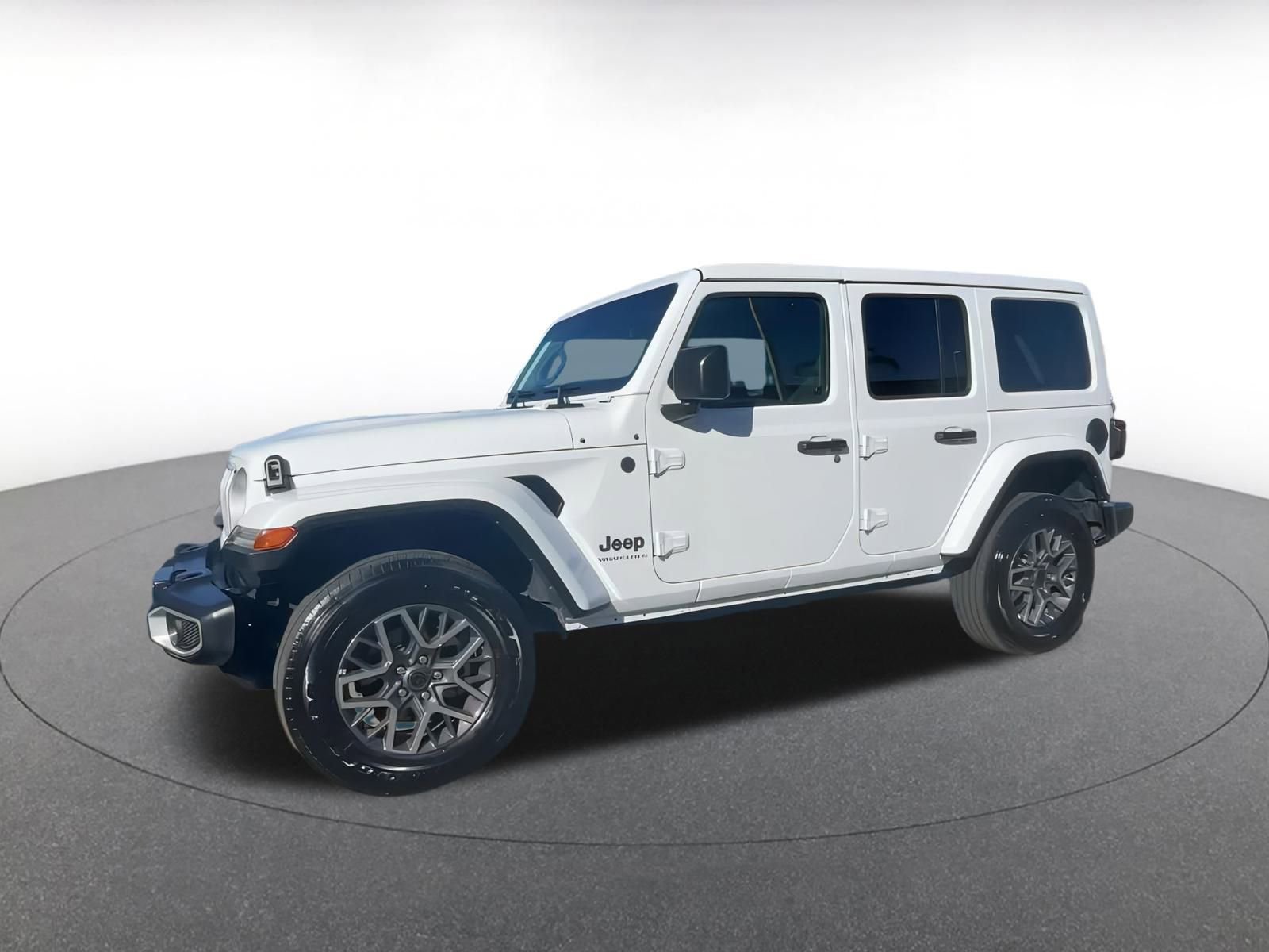 Used 2025 Jeep Wrangler Sahara image 8