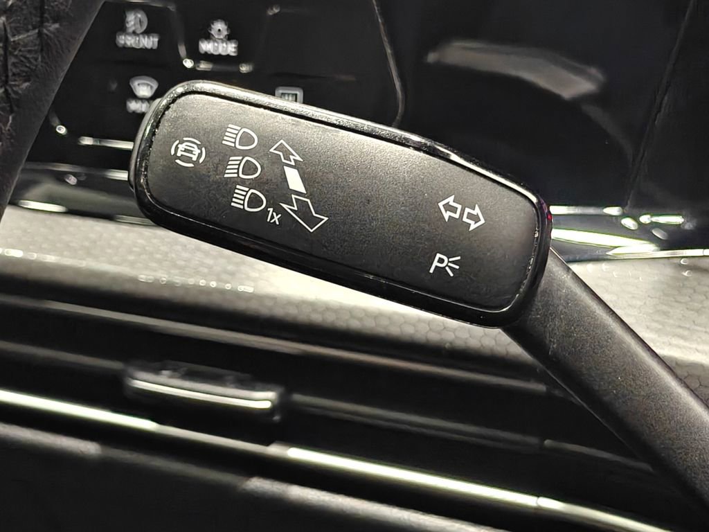 Used 2022 Volkswagen GTI SE FWD image 54