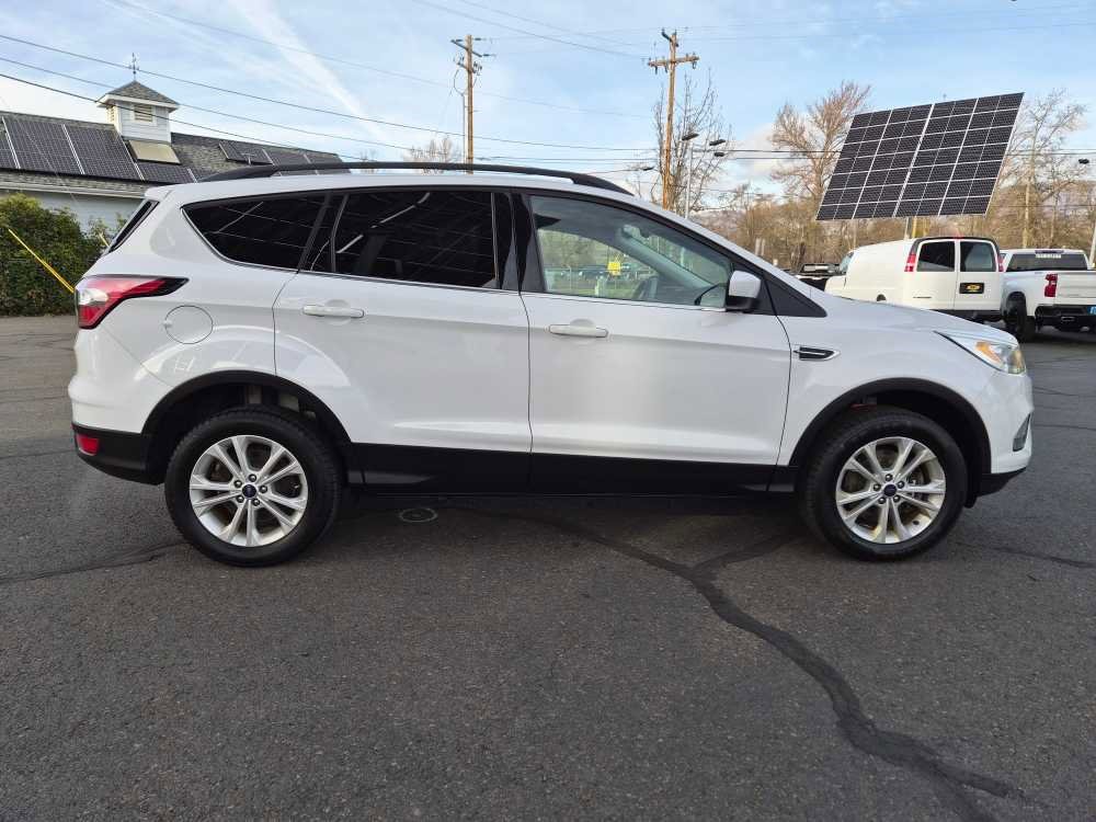 Used 2017 Ford Escape SE w/ Equipment Group 201A image 4
