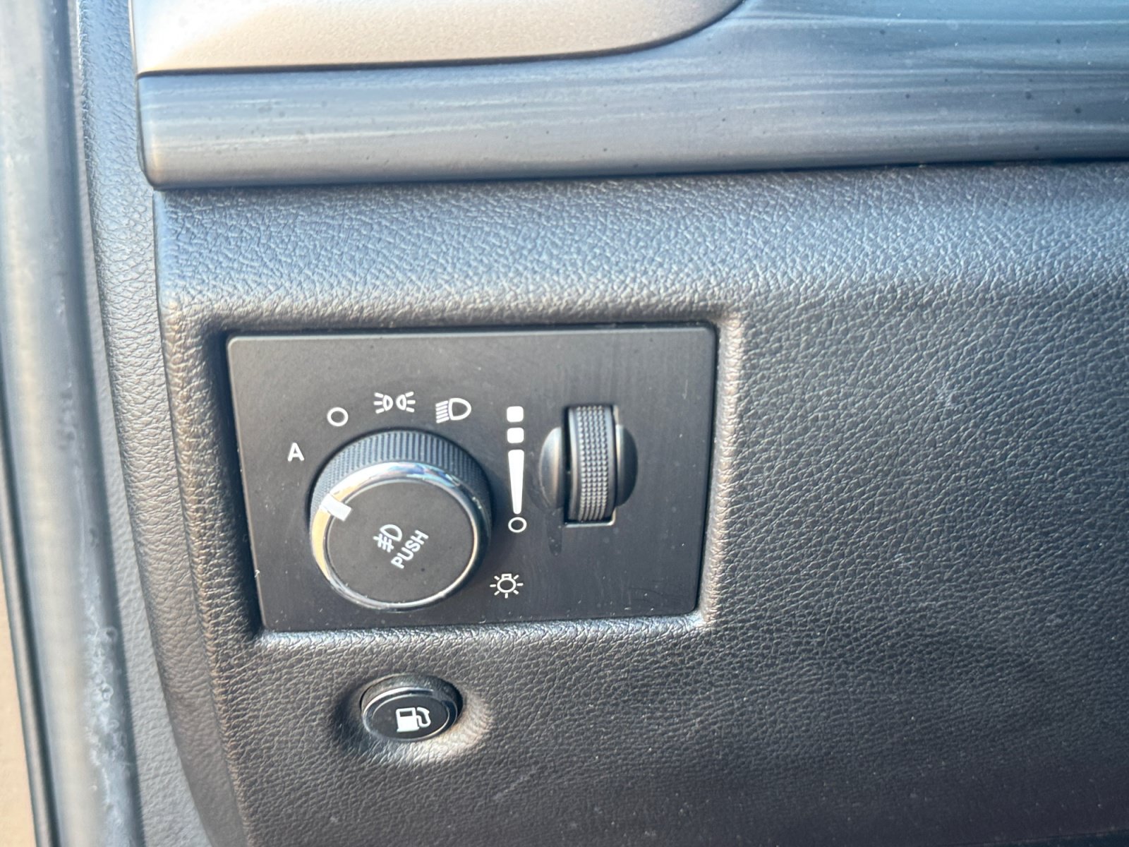 Used 2021 Jeep Grand Cherokee Laredo X AWD/4WD image 17