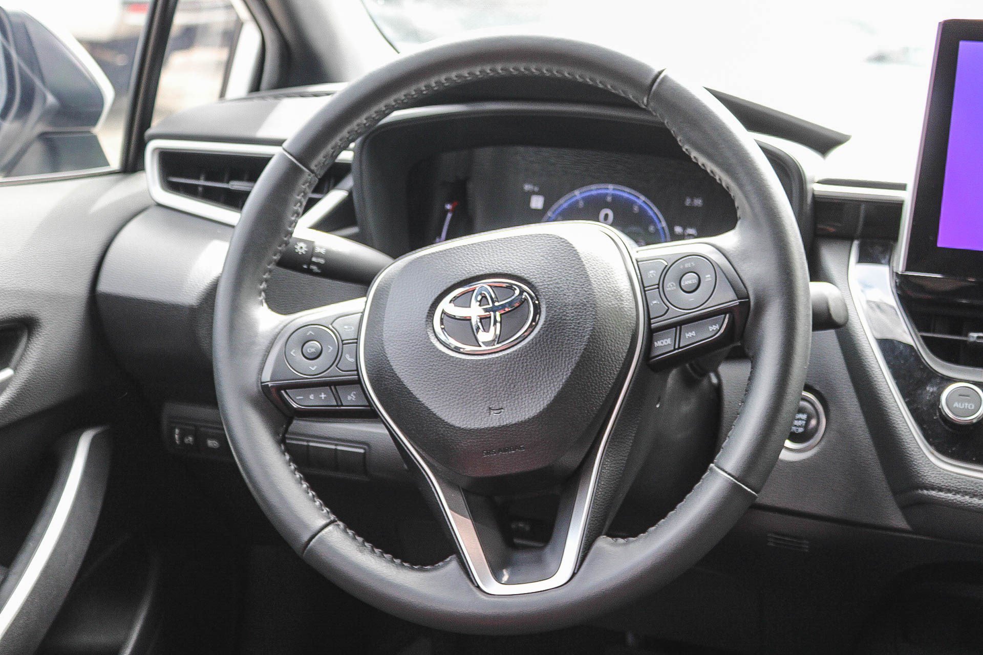 Certified 2025 Toyota Corolla SE w/ SE Premium Package FWD image 17