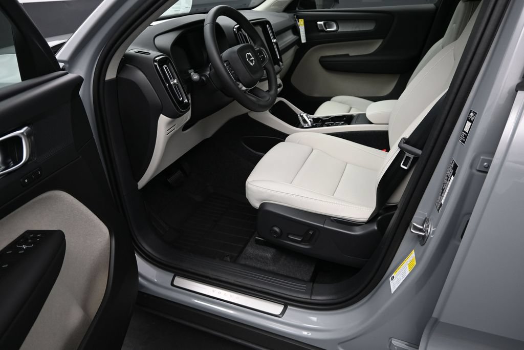 New 2026 Volvo XC40 B5 Plus w/ Protection Package Premier AWD/4WD image 9