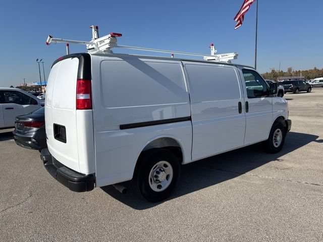 Used 2025 Chevrolet Express 3500 w/ Driver Convenience Package RWD image 9