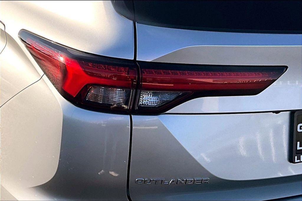 Used 2025 Mitsubishi Outlander SEL Black Edition image 31