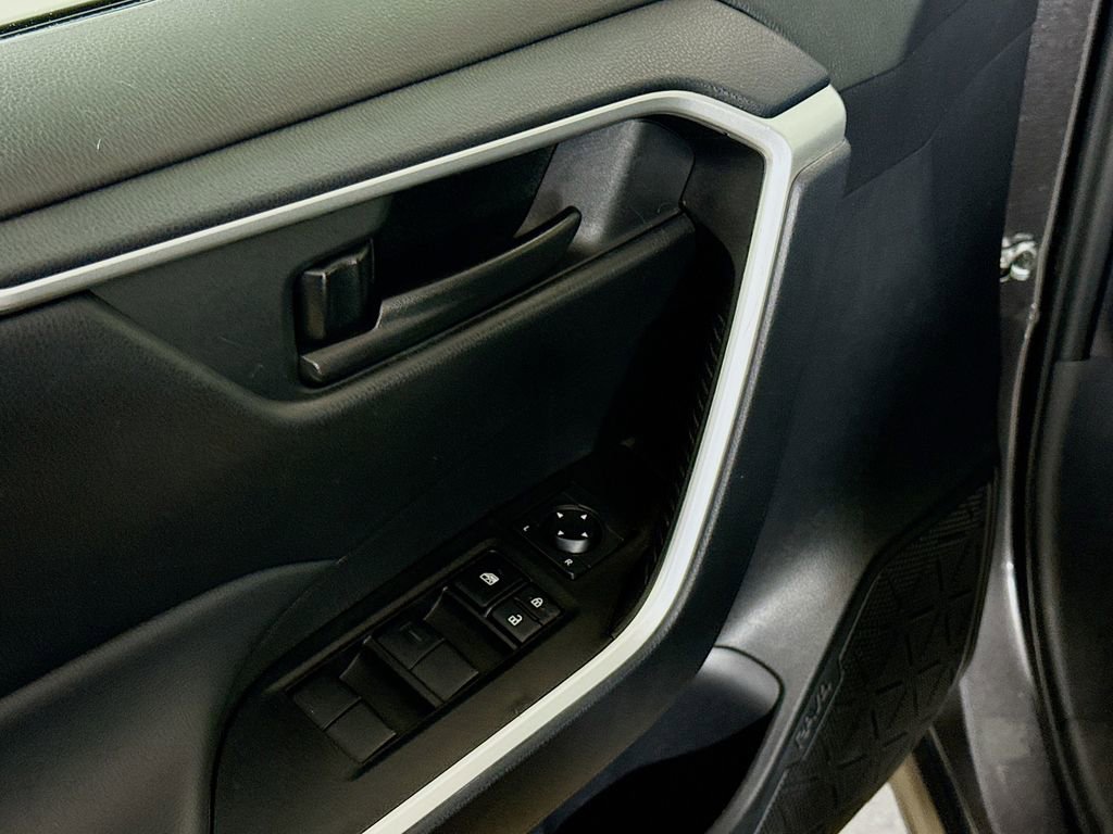 Certified 2025 Toyota RAV4 LE AWD/4WD image 18