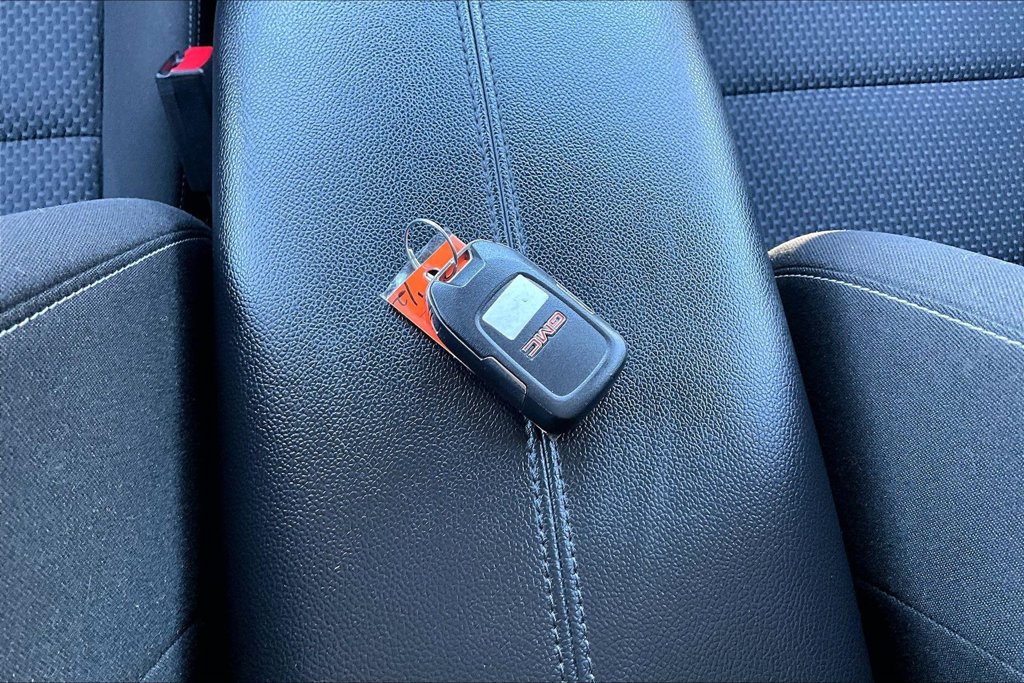 Used 2023 GMC Terrain SLE w/ Driver Convenience Package AWD/4WD image 35