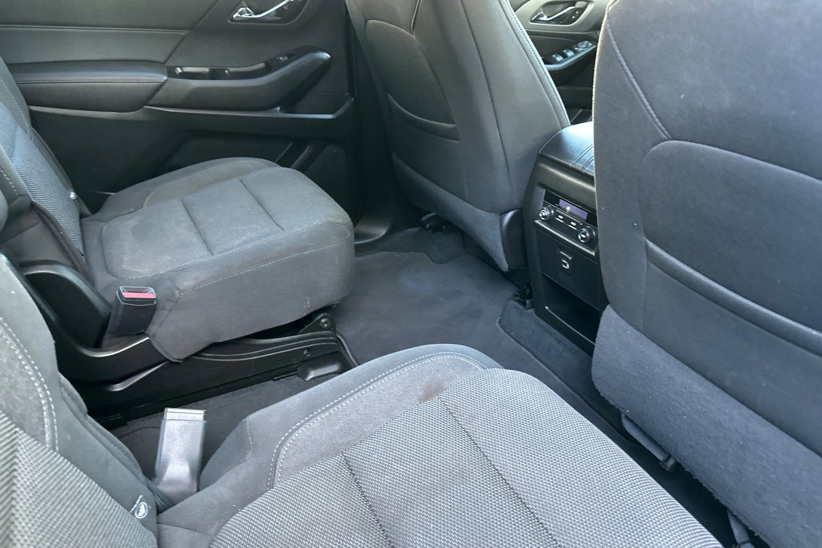 Used 2023 Chevrolet Traverse LT image 19