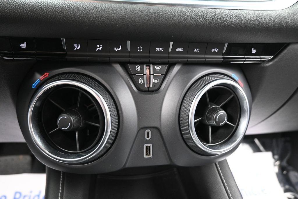 Used 2025 Chevrolet Blazer LT FWD image 39
