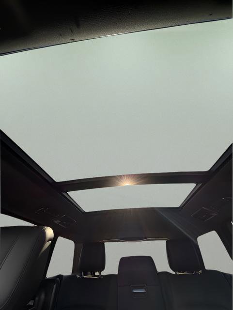 Used 2020 Land Rover Range Rover HSE image 18