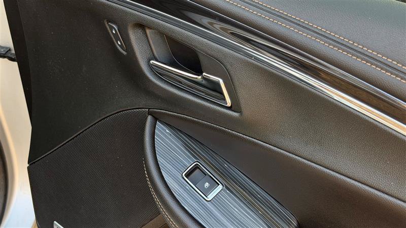 Used 2018 Chevrolet Impala Premier FWD image 32