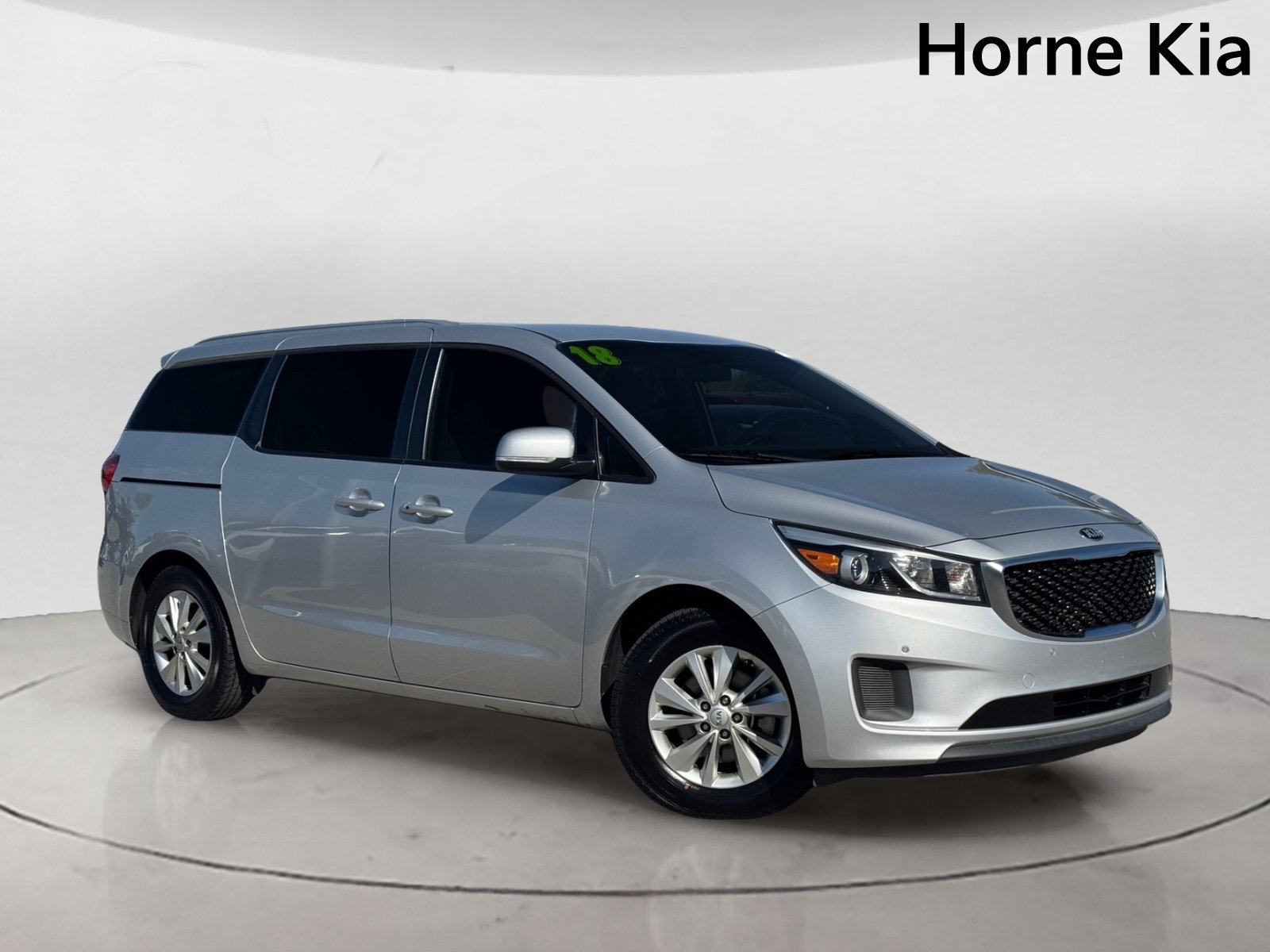 Used 2018 Kia Sedona LX w/ LX Essentials Premium Package FWD image 2