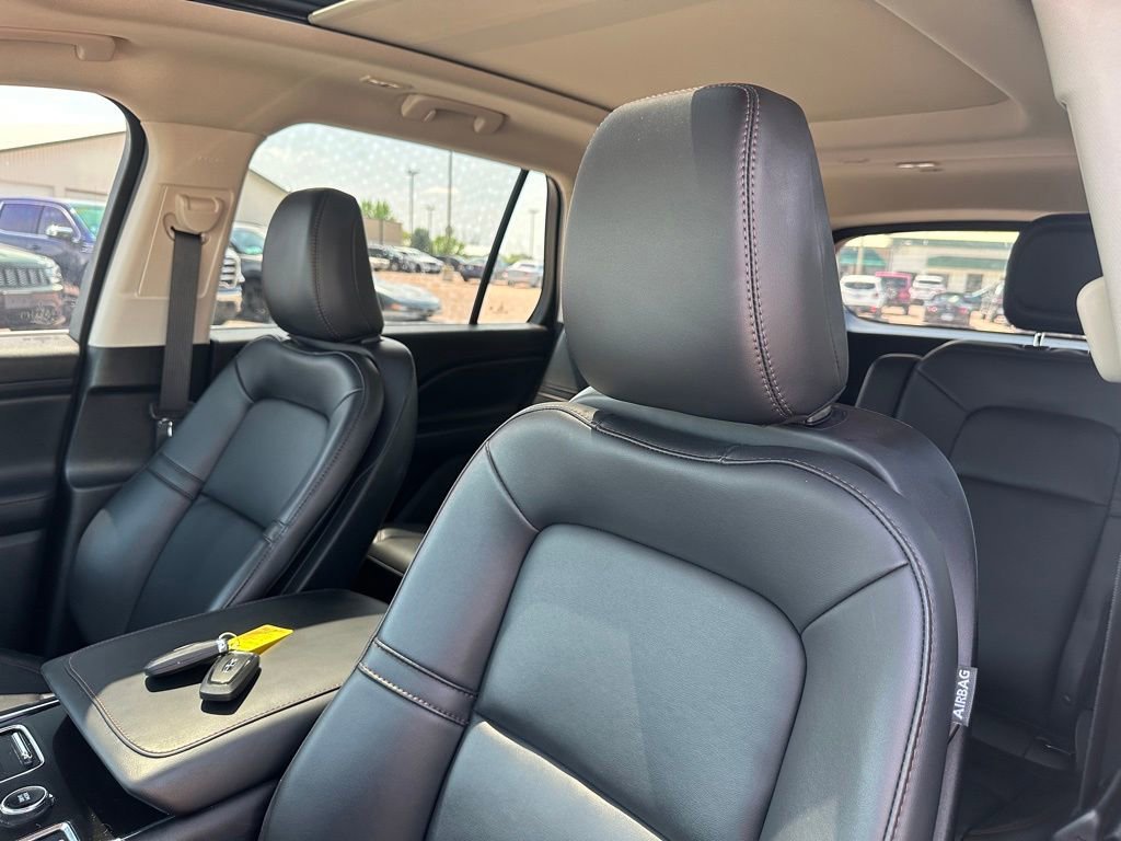 Used 2023 Lincoln Aviator AWD w/ Premium Package image 13