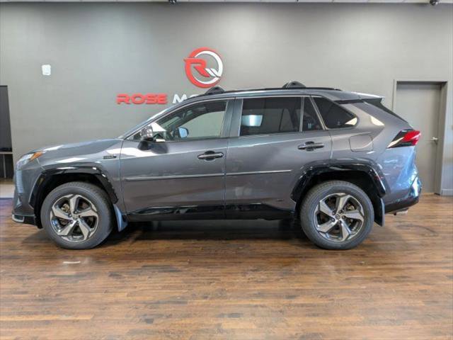 Used 2022 Toyota RAV4 SE image 2