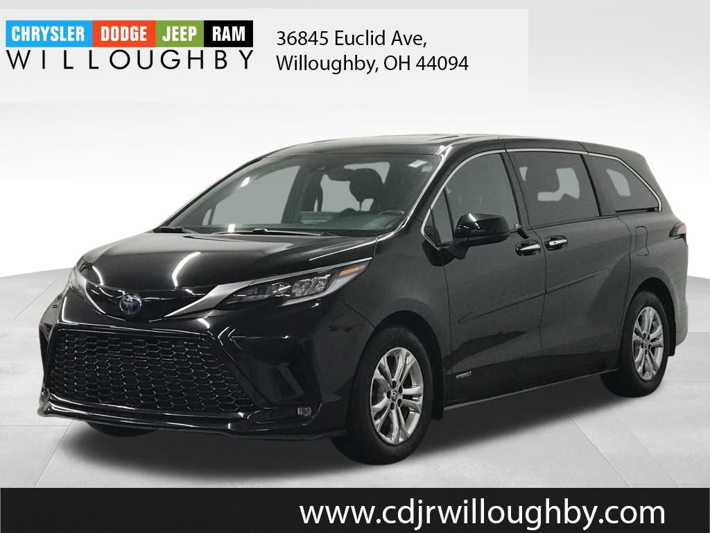 Used 2021 Toyota Sienna XSE image 1