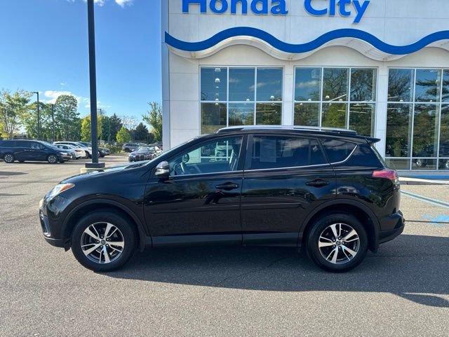 Used 2018 Toyota RAV4 XLE w/ Plus Extra Value Package AWD/4WD image 5