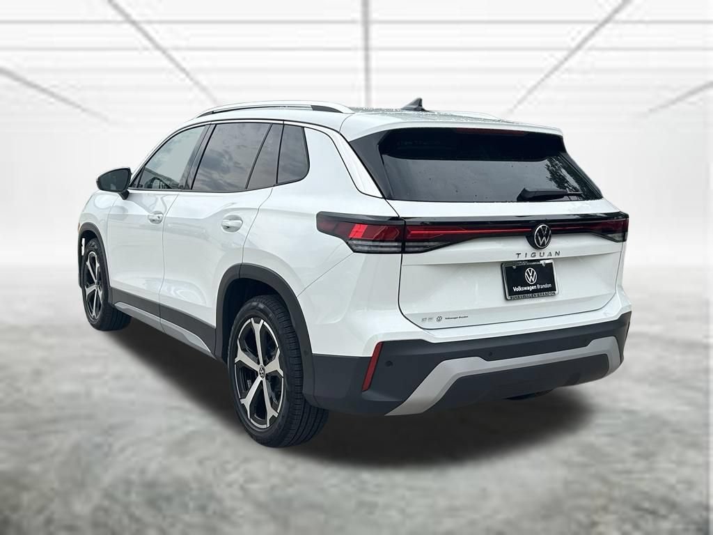 New 2026 Volkswagen Tiguan SE FWD image 3