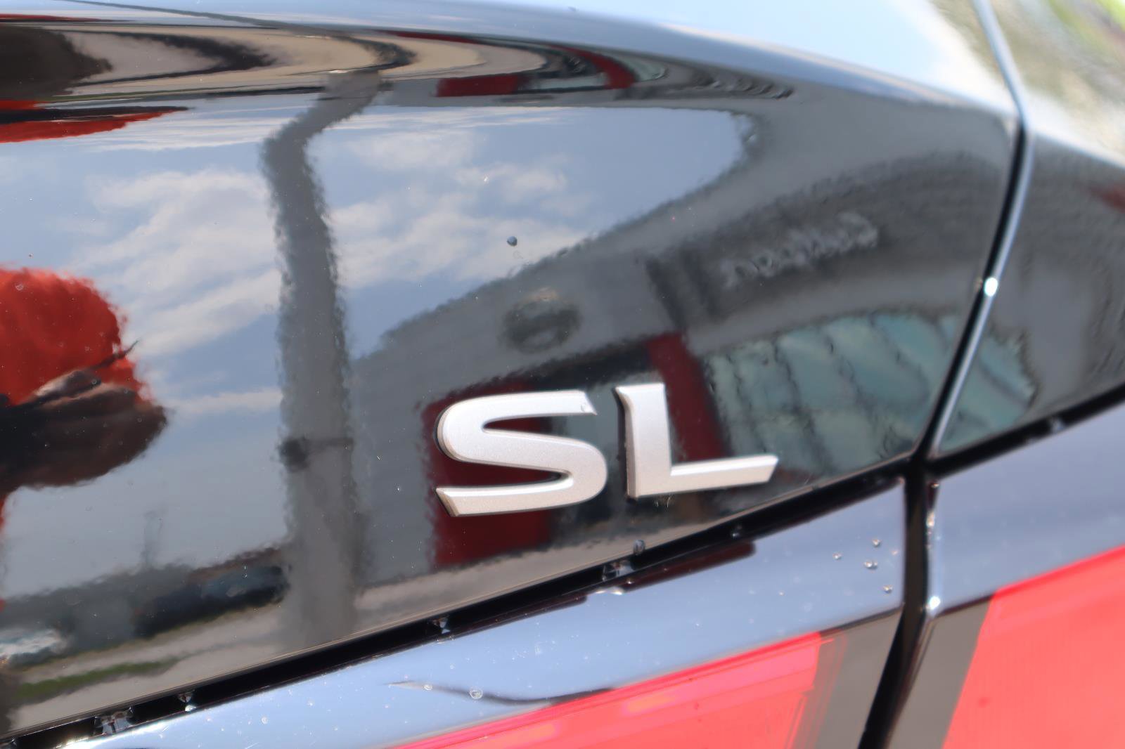 Used 2025 Nissan Altima 2.5 SL FWD image 9
