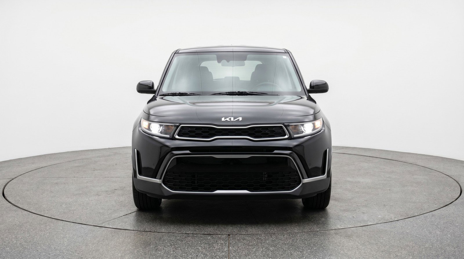 Used 2025 Kia Soul LX w/ LX Technology Package FWD image 2