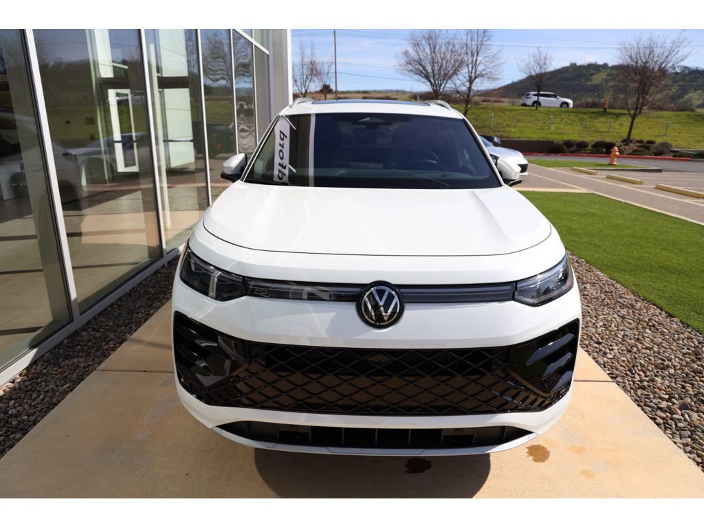 New 2026 Volkswagen Tiguan SEL R-Line image 2