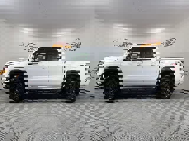 New 2025 Nissan Frontier Pro-X w/ Black Accent Package image 2