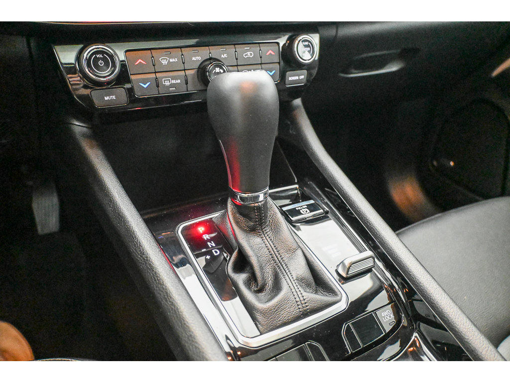 Used 2025 Jeep Compass Limited w/ Sun & Sound Group AWD/4WD image 39
