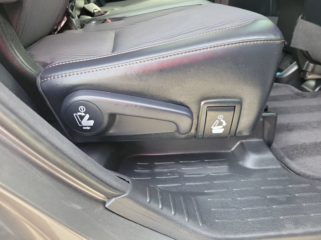 Used 2016 Toyota Highlander Plus FWD image 31