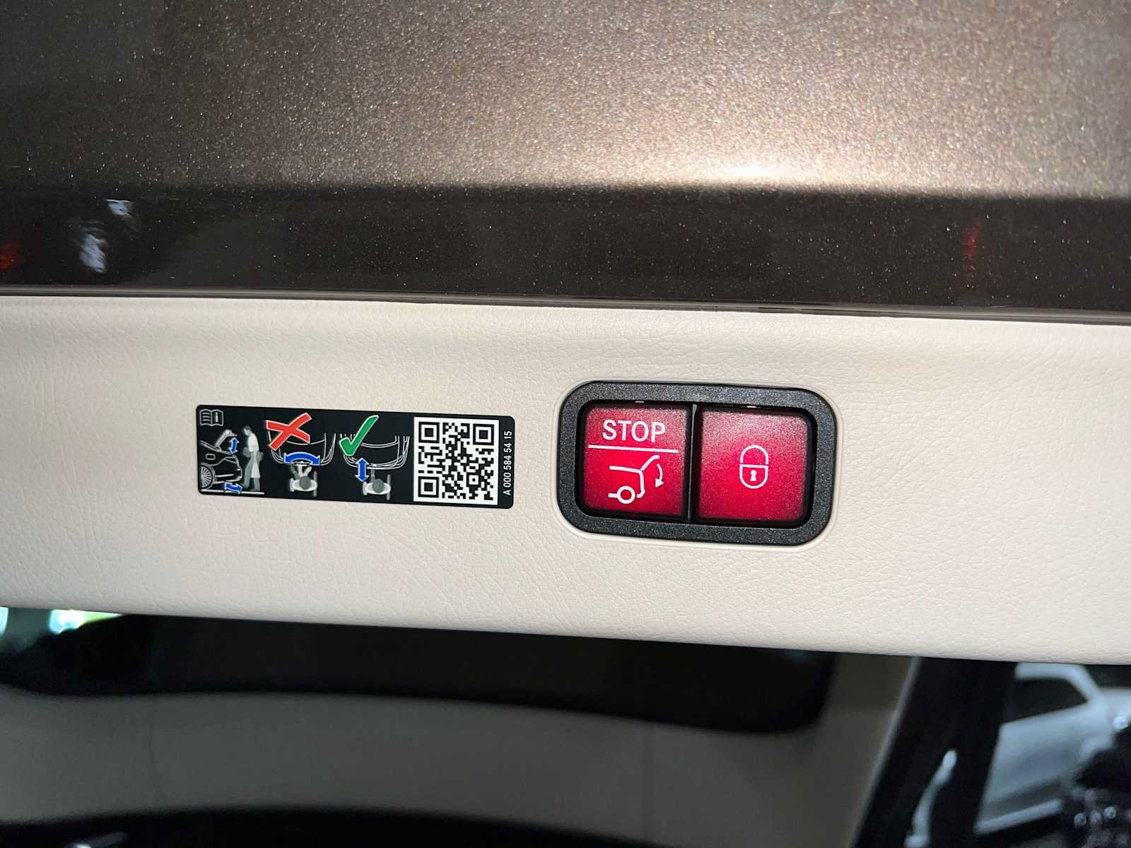 New 2026 Mercedes-Benz EQS 400 4MATIC SUV image 17
