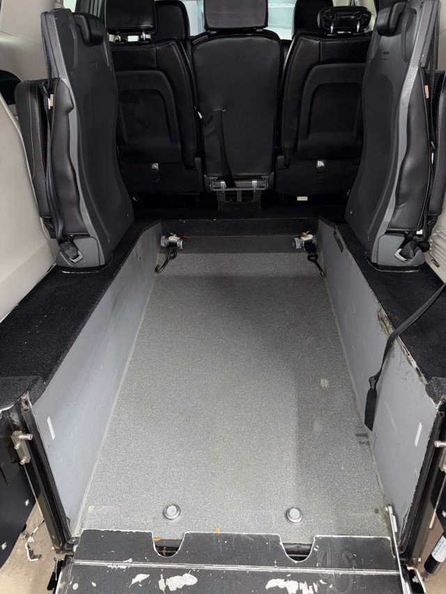 Used 2020 Chrysler Pacifica Touring-L FWD image 4
