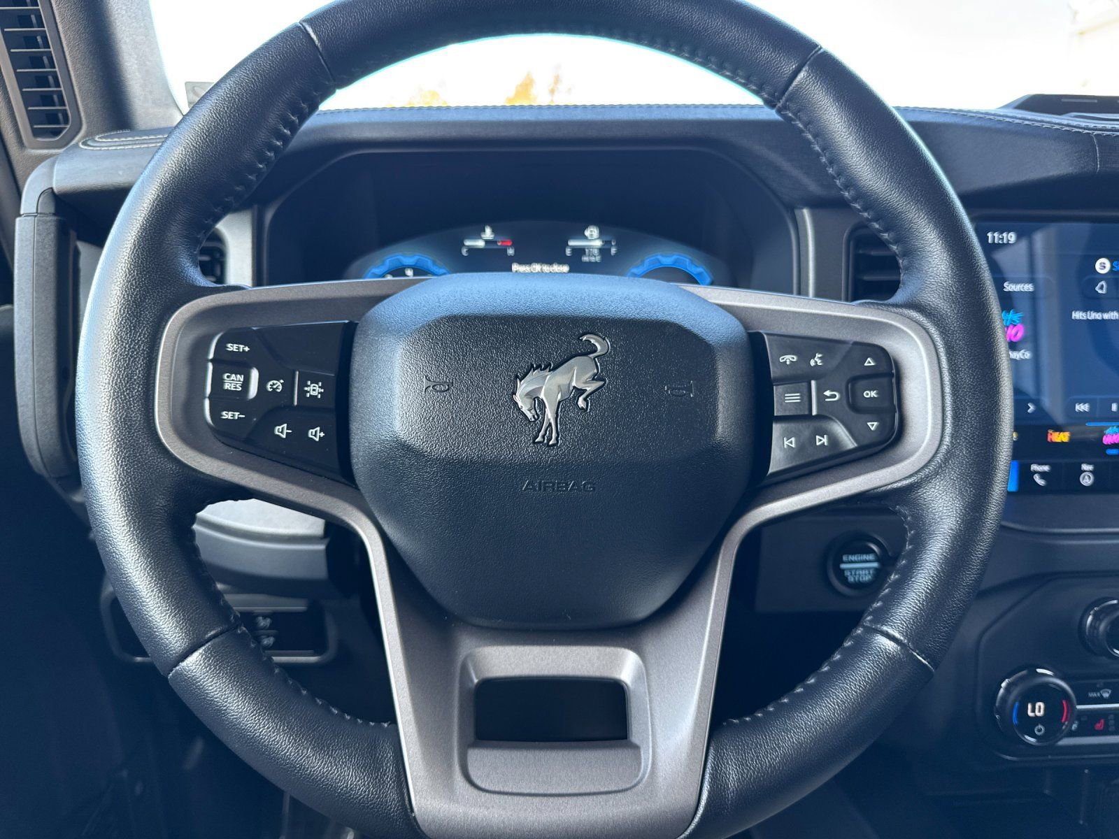 Used 2025 Ford Bronco Badlands image 27