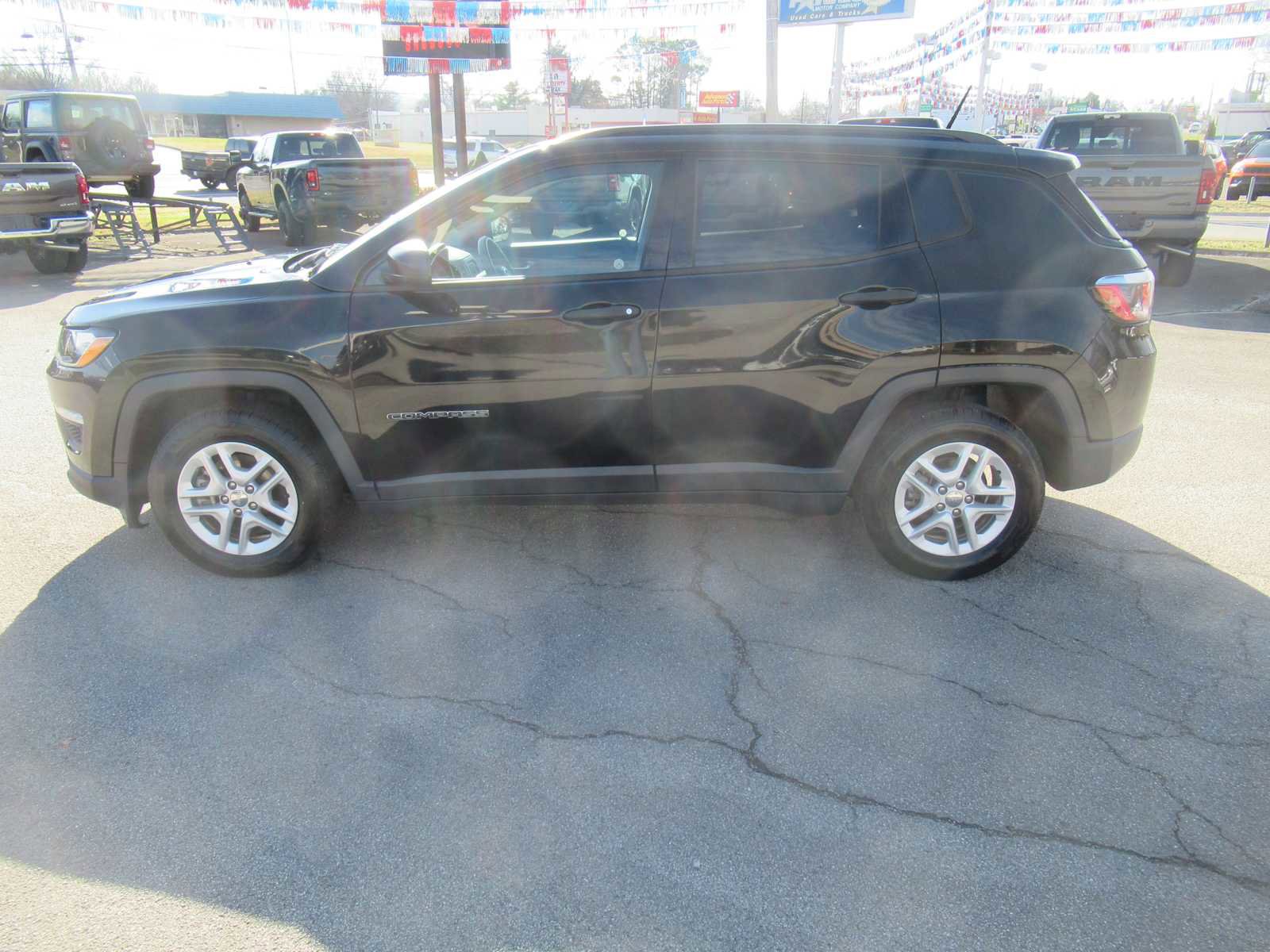 Used 2018 Jeep Compass Sport image 3
