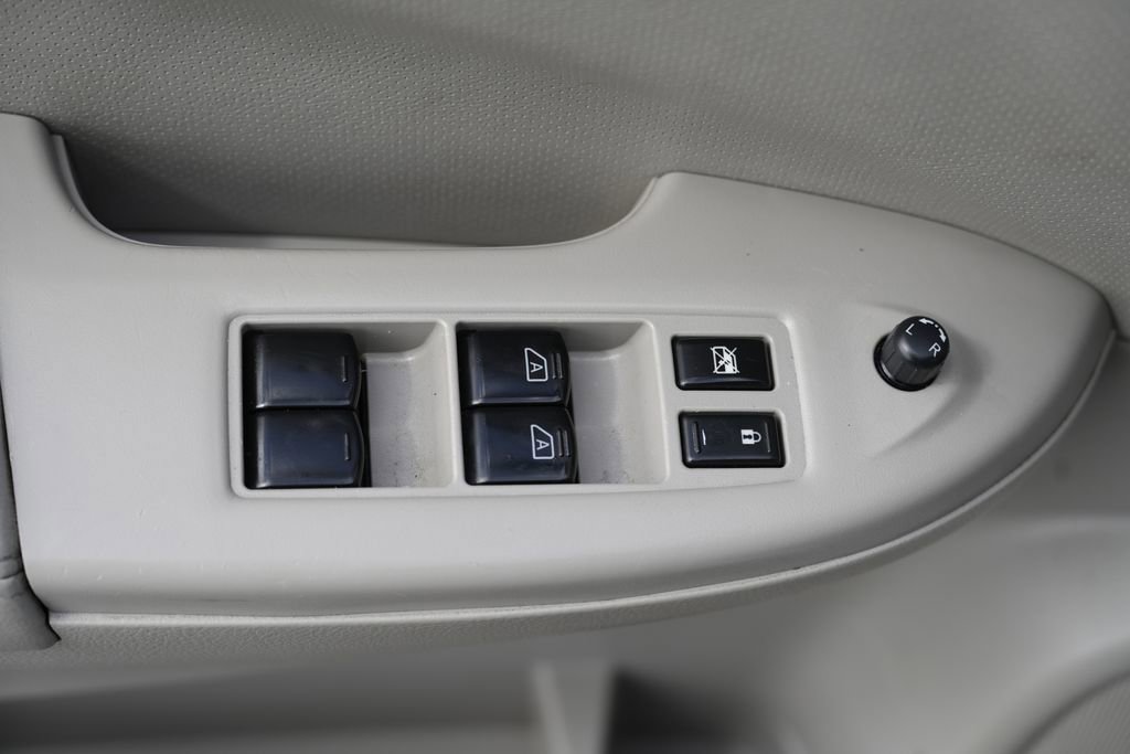 Used 2016 Nissan Quest SV FWD image 21
