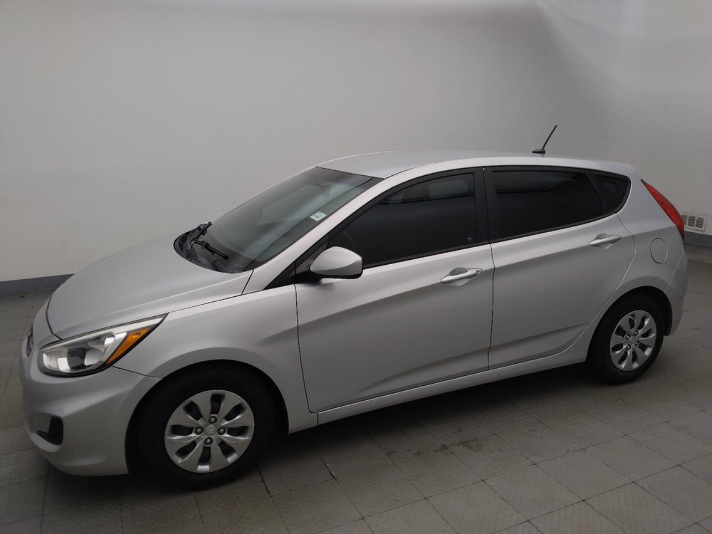 Used 2017 Hyundai Accent SE FWD image 2