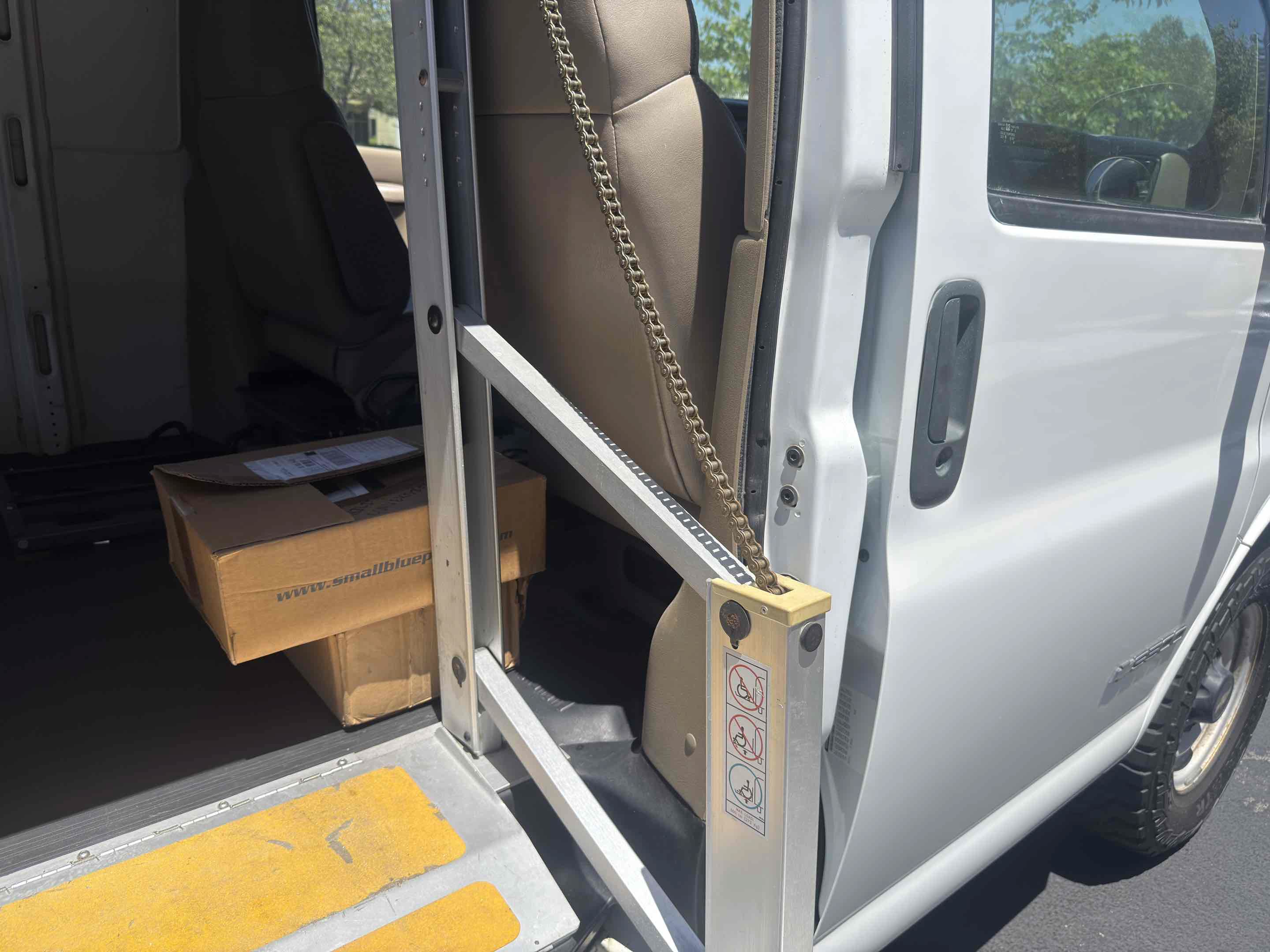Used 2001 Chevrolet Express 3500 w/ Convenience Pkg 1 RWD image 58