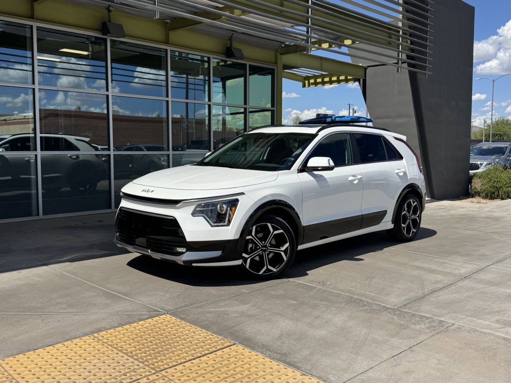 Used 2024 Kia Niro EX Touring FWD image 1