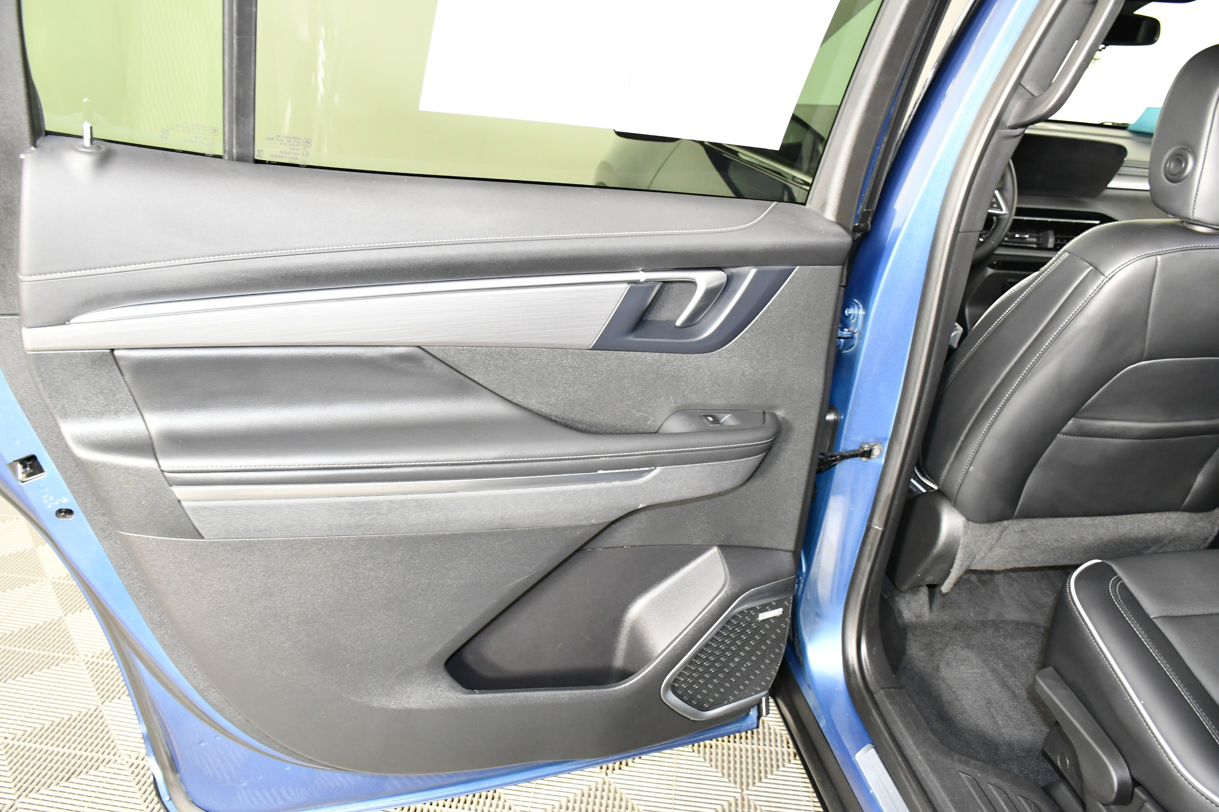 Used 2025 Buick Enclave Preferred image 45