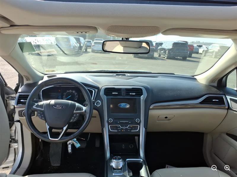 Used 2017 Ford Fusion SE w/ Fusion SE Technology Package image 7