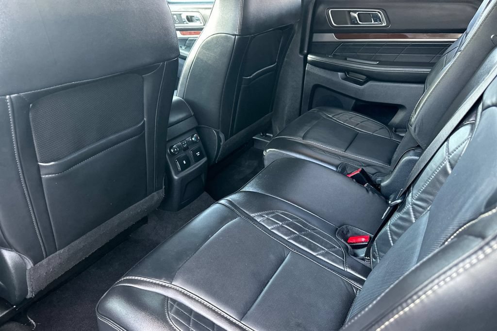 Used 2018 Ford Explorer Platinum AWD/4WD image 12