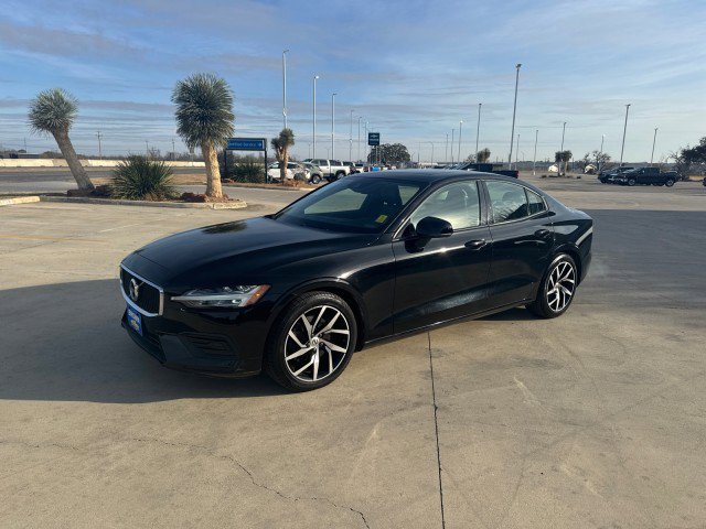 Used 2020 Volvo S60 T5 Momentum image 3
