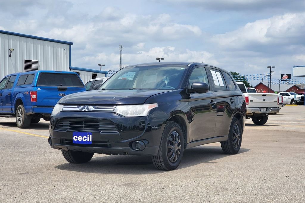 Used 2014 Mitsubishi Outlander ES FWD image 2