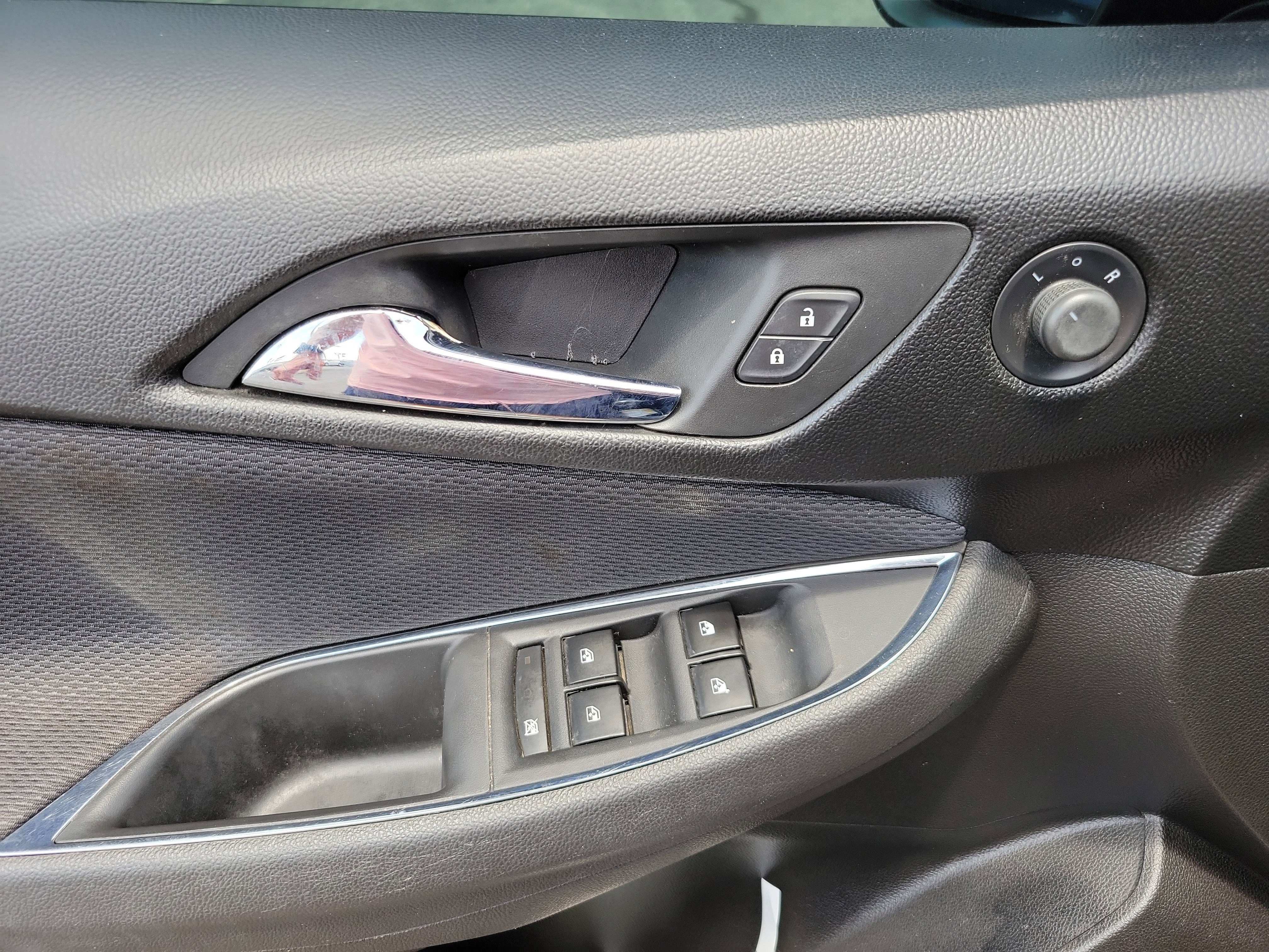 Used 2018 Chevrolet Cruze LT w/ Sun And Sound Package FWD image 7
