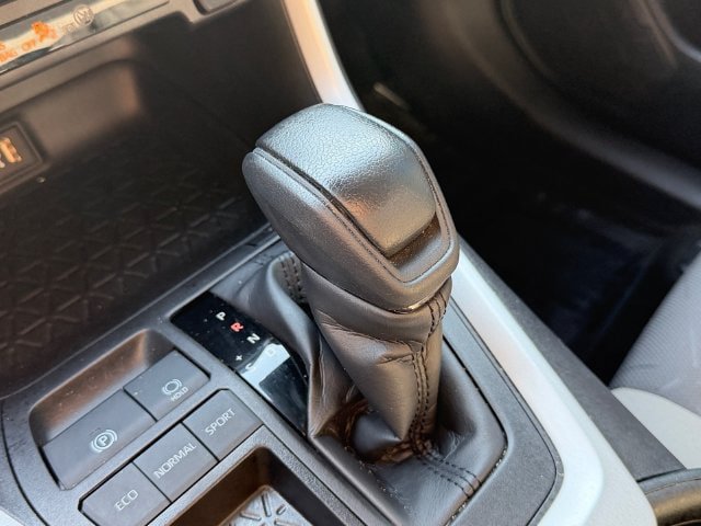 Used 2025 Toyota RAV4 XLE FWD image 26