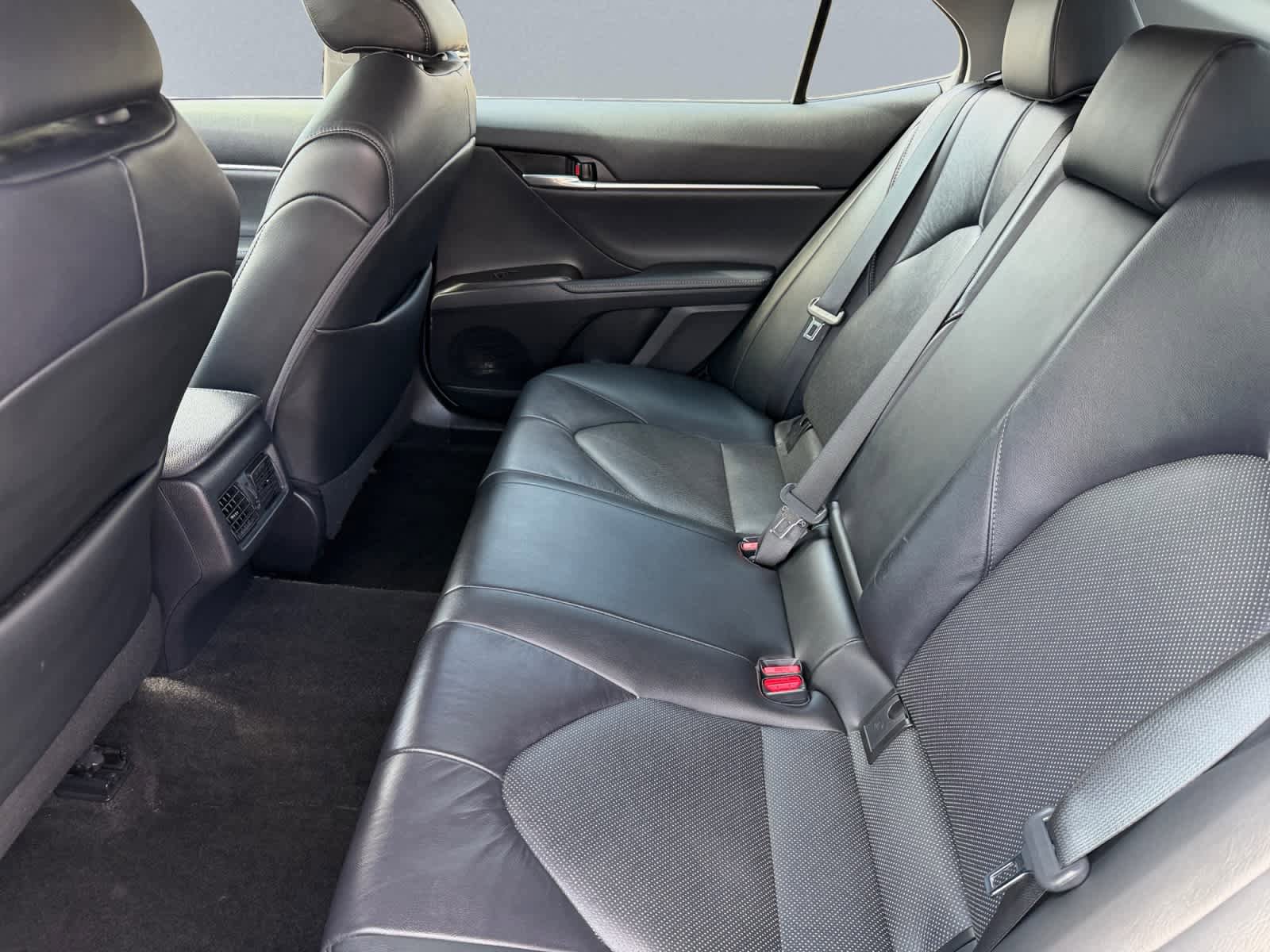 Used 2021 Toyota Camry XLE AWD/4WD image 18