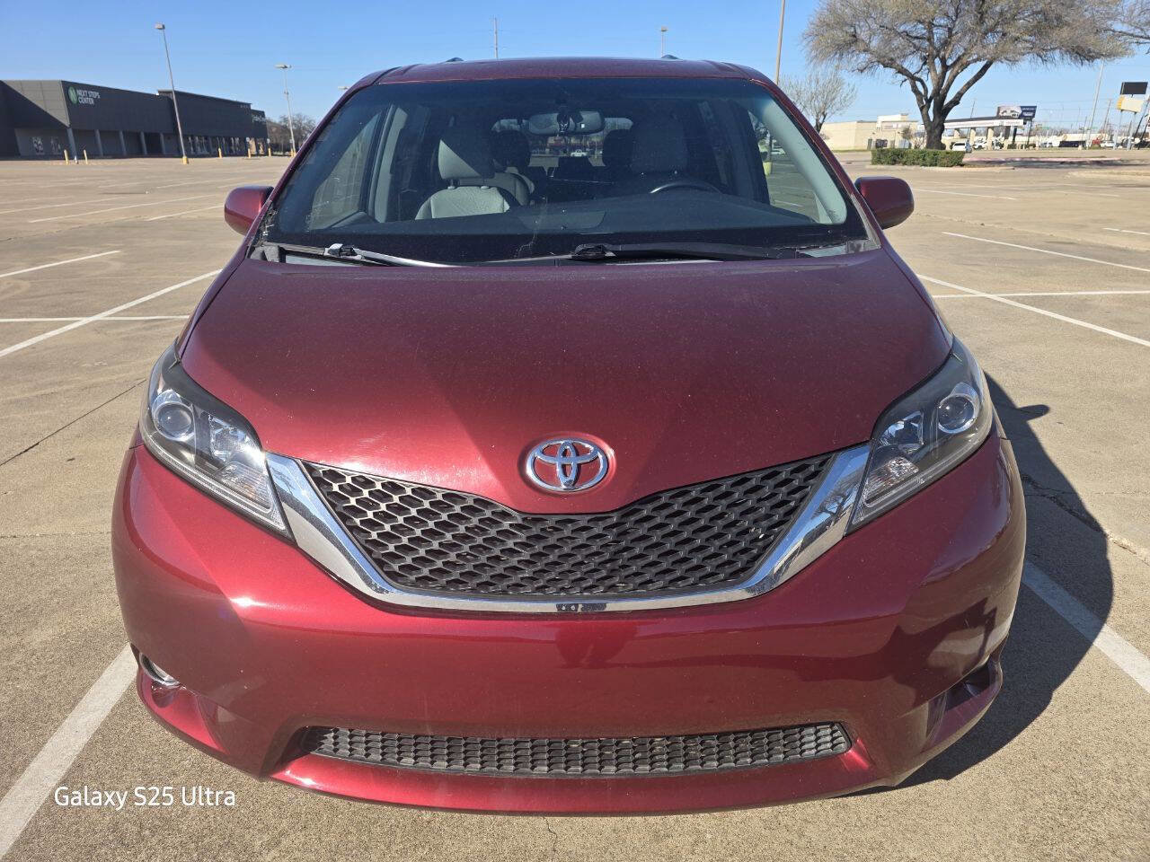 Used 2015 Toyota Sienna XLE image 2