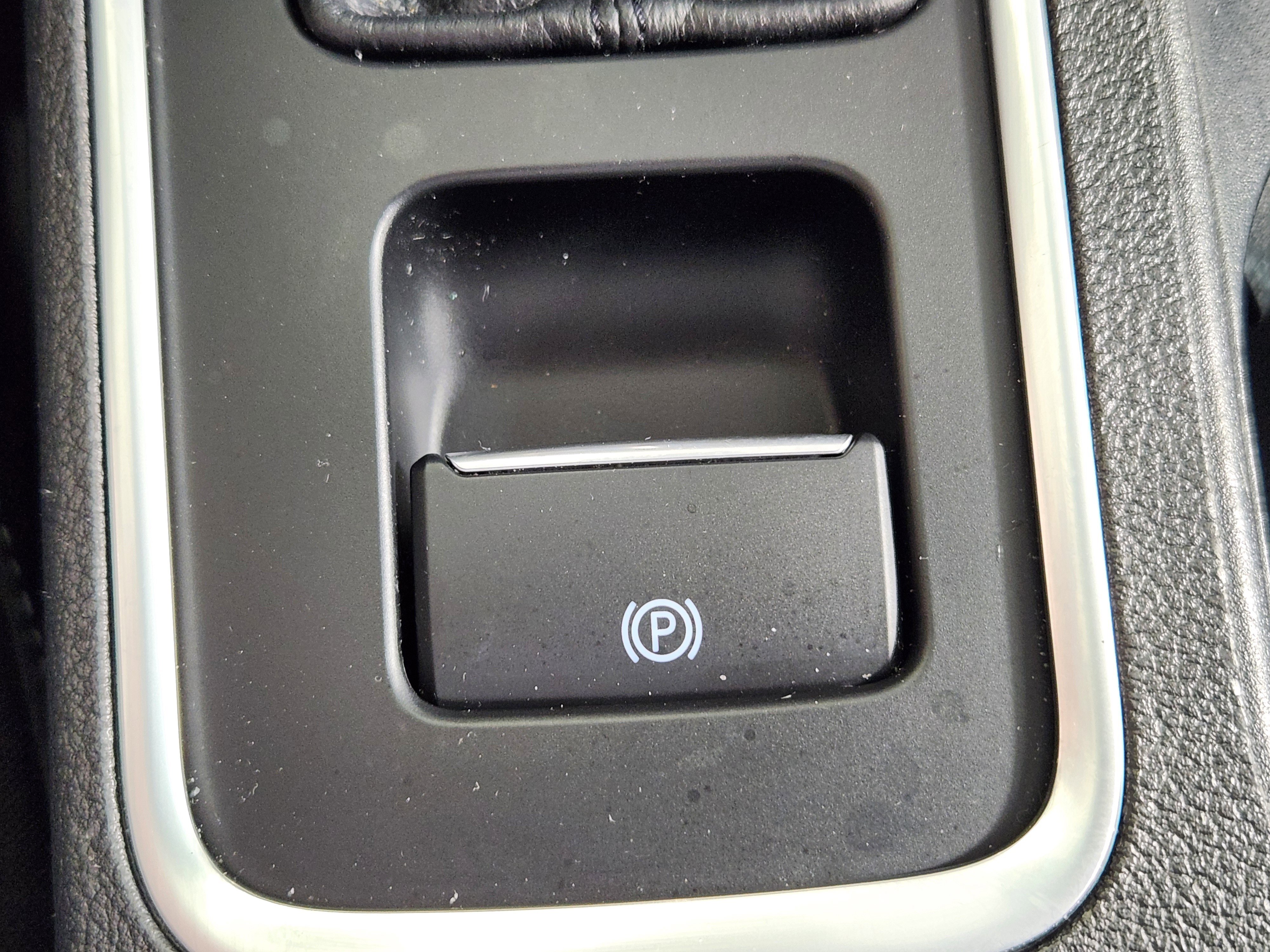 Certified 2018 Ford Escape SE w/ Ford Safe & Smart Package image 27