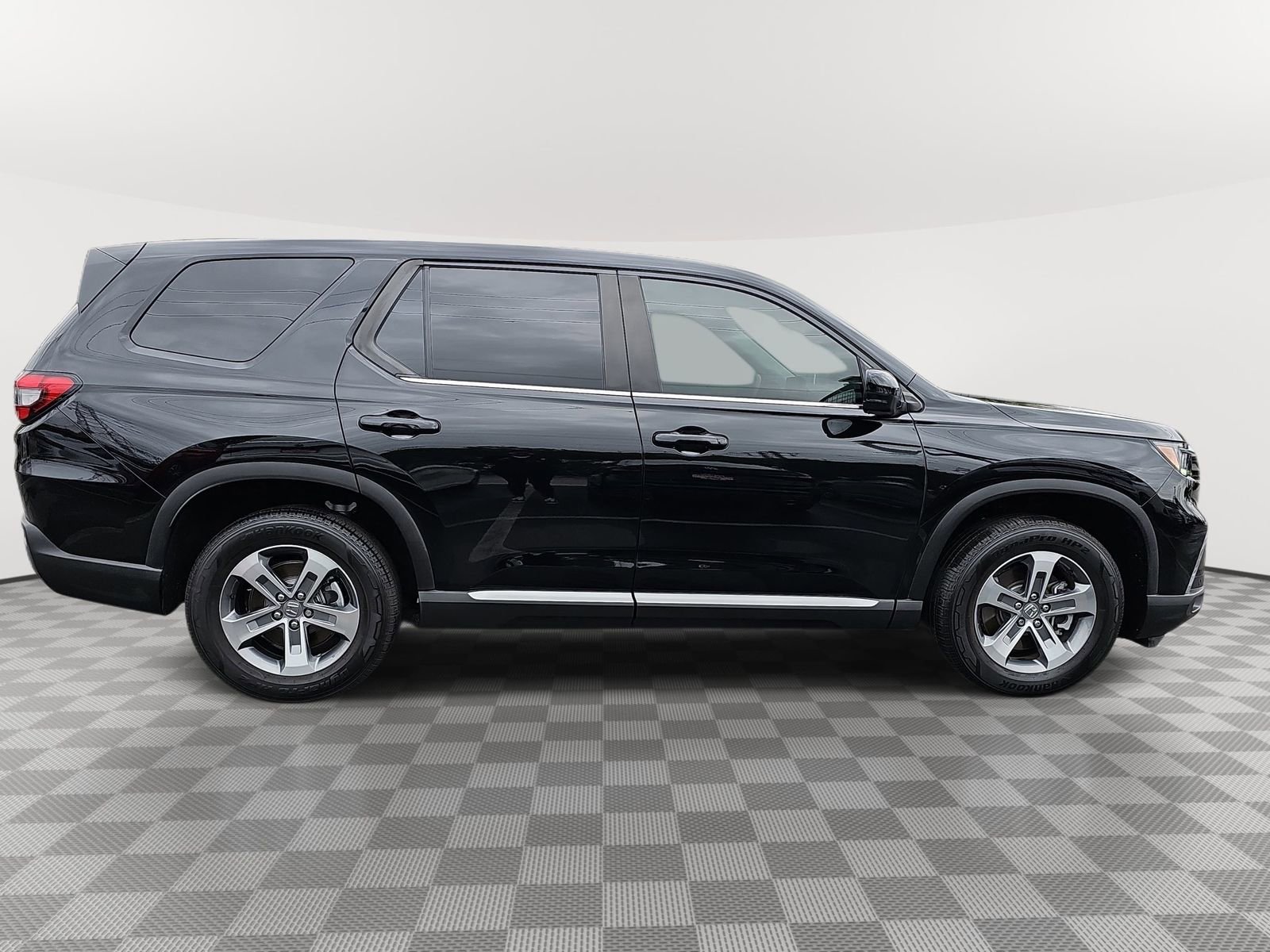 Used 2025 Honda Pilot EX-L image 4