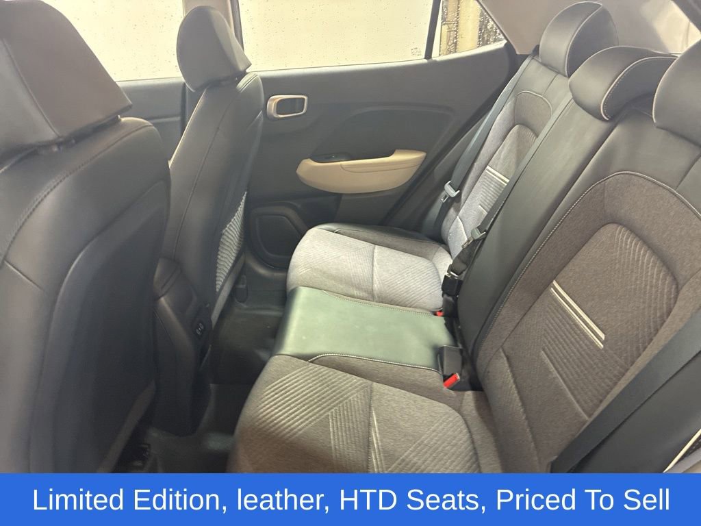 Used 2025 Hyundai Venue Limited image 31