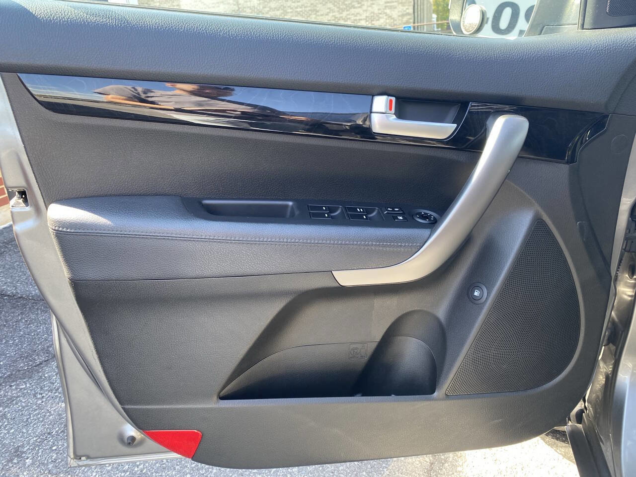 Used 2015 Kia Sorento LX image 11