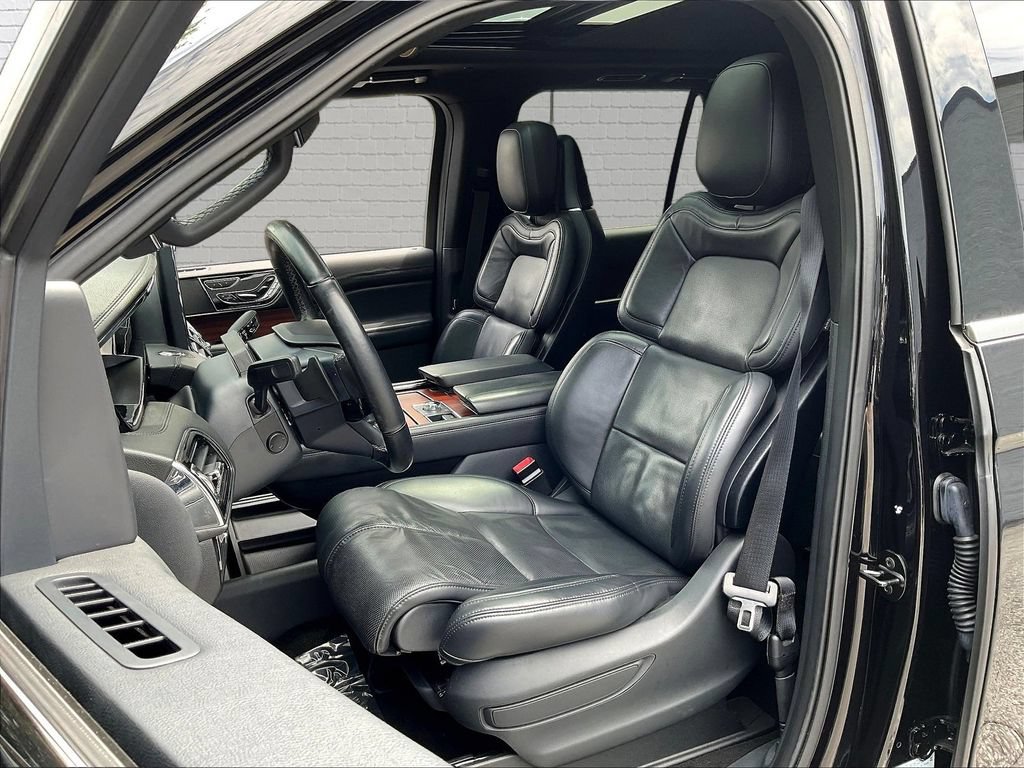 Used 2023 Lincoln Navigator Reserve RWD image 16