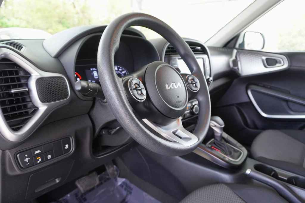 Used 2022 Kia Soul LX w/ Technology Package FWD image 14